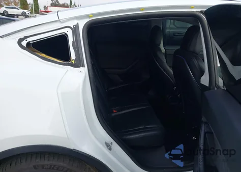 2022 Tesla Model Y Long Range Dual Motor All-Wheel Drive z USA, uszkodzony, nr VIN 7SAYGDEE8NF386043